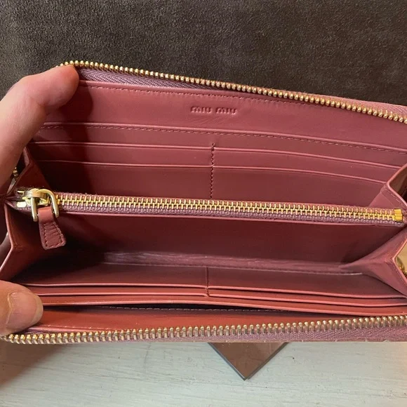 Miu Miu Croc-Embossed Leather Wallet - Pink